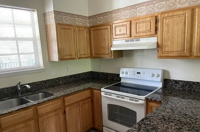 Large 3 Bed, 2 Bath Apartment